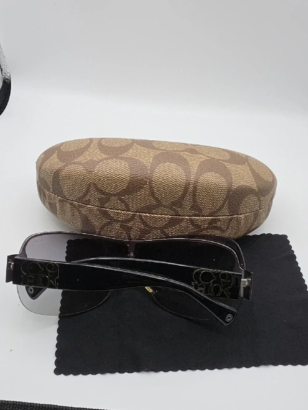 Coach Signiture Red Monogram Visor Oversized Black Women's Sunnies (GOOD/FAIR)✨️